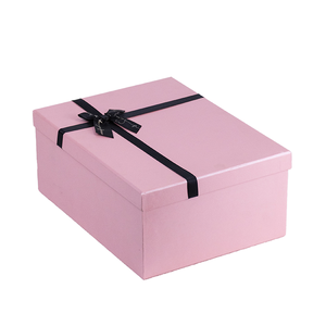 Boîte cadeau souvenir d'affaires haut de gamme avec finition brillante/mate et gaufrage, base et couvercle rigides décoratifs avec nœud - Product Image 1