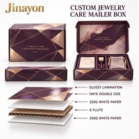Boîte d'expédition personnalisée écologique brillante pour bijoux et montres avec insert en éponge et trois compartiments pour la vente en ligne