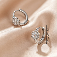 1 Paire de Boucles d'Oreilles Blanches en Zirconium Entièrement Serties, Motif Fleur, en Cuivre Classique, Bijoux Unisexe Tendance pour le Quotidien, les Vacances, les Fêtes et les Rendez-vous