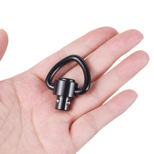 ห่วงคล้องสายสะพายรูปสามเหลี่ยมแบบกำหนดเอง QD Sling Swivel พร้อมปุ่มกดปลดเร็ว ผลิตจากโลหะผสมเคลือบสีดำ ทนทาน สำหรับอุปกรณ์ยุทธวิธีกลางแจ้ง - Product Image 2