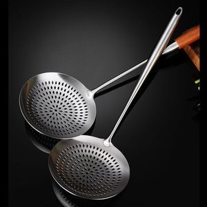 Cuillère ajourée en acier inoxydable 304 avec manche en bois et tamis à mailles diamantées pour la cuisine - Product Image 3