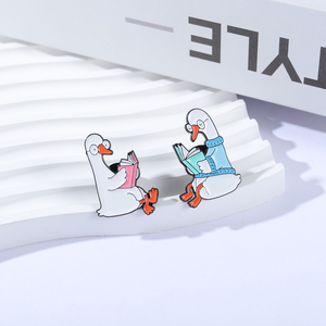 Suéter con Diseño de Pato Leyendo un Libro, Estilo Amante de los Libros, para Regalo de Librería o Mochila para Lectores - Product Image 2