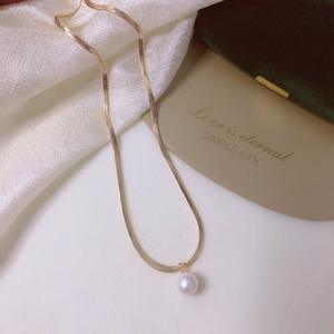 Collier pendentif en perles d'eau douce blanches rondes de 10-11 mm, chaîne en os de serpent 2025, bijoux fins de luxe avec un style léger et luxueux - Product Image 2