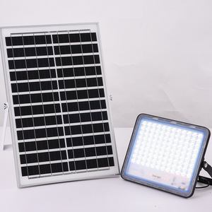 Projecteur solaire LED 200W extérieur IP67 étanche avec télécommande, corps en plastique, angle de faisceau 120°, lumière du jour 5000K, éclairage de jardin - Product Image 2