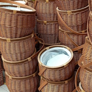 <span class=keywords><strong>Panier</strong></span> de <span class=keywords><strong>pique</strong></span>-<span class=keywords><strong>nique</strong></span> rond en osier fait à la main, nature, plage, avec couvercle en bois, isolé - Product Image 5