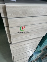 Holzoptik Parkett-Oberflächenbehandlung SPC Vinyl-Klickbodenbelag Wasserdicht Kratzfest Rutschfest Verschleißbeständig Küche Schule