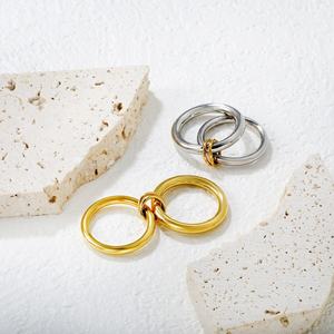 Anillos de Dedo Modernos de Acero Inoxidable con Doble Cadena Entrelazada, Chapados en Oro de 18K, Resistentes al Agua y al Deslustre, para Mujer - Product Image 3