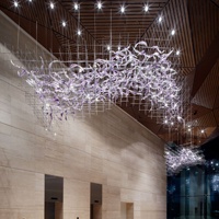 Lustre LED personnalisé de luxe en forme de feuille pour salle de banquet, hôtel, villa, escalier, couleur personnalisée