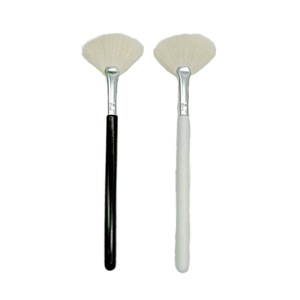 Pinceau de maquillage en forme d'éventail, fibres synthétiques douces, applicateur de masque facial, brosse pour peeling aux acides de fruits, outil de soin de la peau et de beauté - Product Image 1