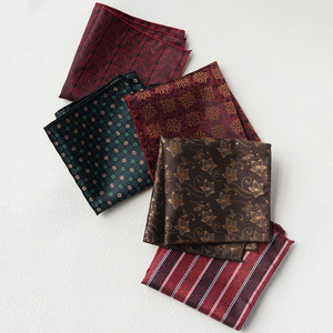 Pañuelo de bolsillo retro estampado para hombre, 23x23cm, de poliéster, accesorio formal para traje - Product Image 2