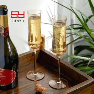 Ensemble de 2 gobelets à boire teintés de couleur ambre solide personnalisés à la main Prosecco <span class=keywords><strong>ou</strong></span> flûtes à <span class=keywords><strong>champagne</strong></span> tulipe pétillante - Product Image 3