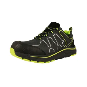 Wholesale high quality lightweight fly knit safety shoes for worker with rubber outsole