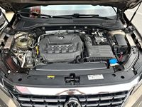 Подержанный автомобиль Volkswagen Passat 2019 года, золотистый, 2.0T, автомат, левый руль, бензин, седан