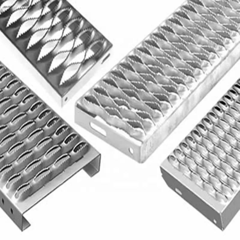 Outdoor Stalen Metalen Trappen Anti-Slip Geperforeerde Plaat Aluminium Strut Grip Veiligheid Raspen