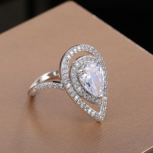 Anello con Cristallo a Goccia per Donne, Elegante Accessorio Moda per Uso Quotidiano e Feste - Product Image 4