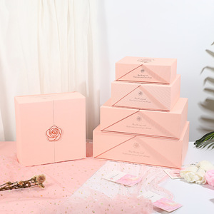 Caja de Joyería de Alta Gama con Acabado Piano - Caja de Jade Rojo y Esmeralda - Personalización Premium de Anillos y Collares de Marca - Product Image 3