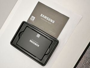 Samsung 870 EVO 2.5 นิ้ว SATA III ฮาร์ดดิสก์ SSD ภายใน สำหรับแล็ปท็อปและเดสก์ท็อป Windows พร้อมซีลเดิม - Product Image 1