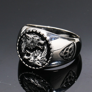 Retro Distressed Doppelkopf-<span class=keywords><strong>Wolf</strong></span> Keltischer Knoten Edelstahlring Dominanter Europäischer Trendiger Fingerschmuck für Männer - Product Image 4