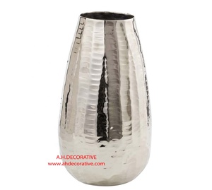 Vase à fleurs abstrait moderne en forme de bouteille en métal martelé à la main, plaqué Nickel brillant, meilleure vente - Product Image 4