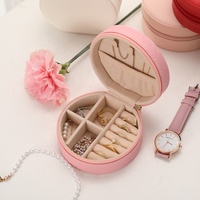 Boîte à bijoux de voyage en cuir avec logo personnalisé, boîte de rangement ronde pour boucles d'oreilles et bagues, mini organisateur de bijoux en cuir, boîte d'emballage pour bijoux