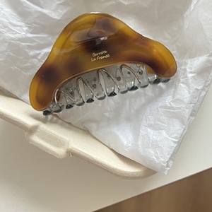 Colorful Triangle Brown Head Back Shark Clips Korean Simple Sweet <strong>Leopard</strong> Tortoiseshell Hair <strong>Claw</strong> for Women Accessory - Product Image 3