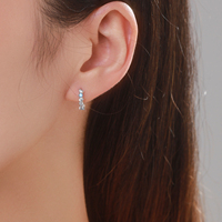 Origineel ontwerp voor dames fijne sieraden 925 sterling zilver sprankelende blauwe zirkonia oorclips mode creolen