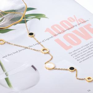 Collares con Colgantes Triangulares Minimalistas 2025, Joyería Chapada en Oro de 18k, Collar de Moda para Mujer, Collares con Colgantes de Acero Inoxidable - Product Image 3