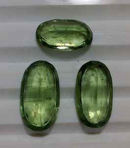 Personnalisé 100 pièces en vrac naturel vert à facettes Kyanite pierres précieuses forme mixte menthe pour bijoux en vrac - Product Image 1