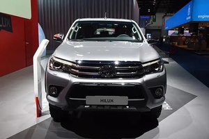 <span class=keywords><strong>Camioneta</strong></span> <span class=keywords><strong>Hilux</strong></span> Mini <span class=keywords><strong>4x4</strong></span> Diésel, 4 Ruedas, Tanque de Carga, Transmisión Manual, Volante a la Izquierda, Cámara Trasera, Euro 2, Cuero, LED - Product Image 3