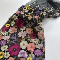 Tissu en velours extensible maillé crypté pour robes de mariée avec fleurs brodées - Matière polyester/métallique