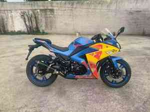 Motocyclette de sport Ninja de 250 cm3 à essence, d'occasion, course, bicylindre - Product Image 2