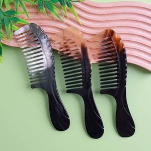 Peigne à cheveux naturel en corne de buffle, artisanat traditionnel, offrant un coiffage sans effort, une élégance authentique et une fiabilité garantie. - Product Image 2
