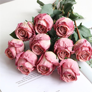 Rosas húmedas Borde carbonizado Sensación de rosas tostadas al fuego Flores de borde rizado Mesa de sala Flores de arte floral - Product Image 5