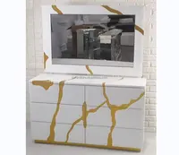 Зеркальный шкаф в роскошном цветовом блоке
