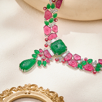 Nouveaux produits d'avril : Collier pour femme en laiton et zircone, style cour, coloris classique, motif en relief 3D sculpté