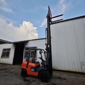 Chariot élévateur à fourche GPL Toyota d'occasion 3 tonnes, 4,8 mètres, 3 mât, chariot élévateur à gaz Toyota 3 mètres - Product Image 2