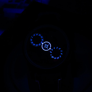 Reloj Mecánico Automático Personalizado con Logotipo OEM, Esfera Negra con Diseño 3D de la Tierra en Esmalte, Acero Inoxidable 316L, Cristal de Zafiro - Product Image 4