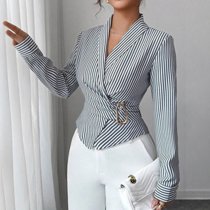Nouveau chemisier à motif printemps 2026 avec boutons métalliques irréguliers et bande décorative pour <span class=keywords><strong>femme</strong></span> - Product Image 3