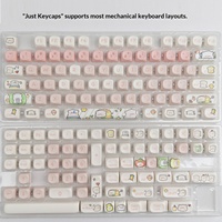Keycaps Rose Porc au design de dessin animé laiteux et mignon, profil carré, sublimation par transfert, universels, emballés en boîte, fabriqués en Chine.