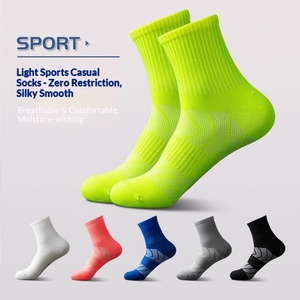 Chaussettes de sport professionnelles d'extérieur pour hommes et femmes, chaussettes de course mi-mollet respirantes en nylon pour le printemps et l'été, idéales pour le basketball et le <span class=keywords><strong>badminton</strong></span> (ODM) - Product Image 1