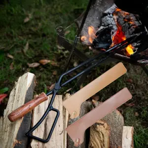 Pinza para carbón de barbacoa, mango de madera de hierro, cubierta de cuero antiescaldado, para acampar al aire libre, barbacoa, hoguera, chimenea, pinzas para fuego