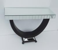 Meuble de console avec miroir mural, base en bois noir, style hôtel