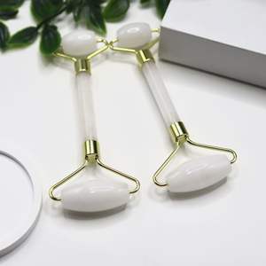 Ensemble <span class=keywords><strong>de</strong></span> rouleaux <span class=keywords><strong>de</strong></span> <span class=keywords><strong>jade</strong></span> 100% naturels et Gua Sha, outils <span class=keywords><strong>de</strong></span> massage vibrants pour le lifting du <span class=keywords><strong>visage</strong></span>, soins <span class=keywords><strong>de</strong></span> la peau, anti-âge et relaxation - Product Image 4