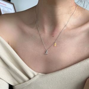 สร้อยคอจี้รูปหมีน่ารัก ดีไซน์ Dylam ชุบทองคำขาว 18K ผิวมันเงา เงินแท้ S925 พร้อมจี้รูปสี่เหลี่ยมผืนผ้าลายหมี - Product Image 4