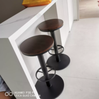 Tabourets de bar commerciaux modernes et minimalistes en métal, réglables en hauteur et pivotants, pour salons de thé – Vente en gros