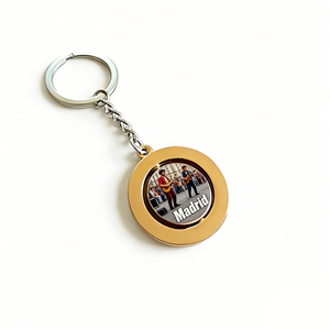 Llaveros de recuerdo de lujo de <span class=keywords><strong>Madrid</strong></span>, España, con cubierta de cúpula y arte vibrante de músico callejero. Disponibles para pedidos al por mayor. - Product Image 1