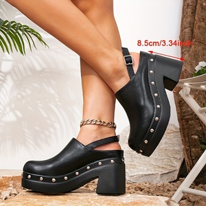 Sabots plateforme en cuir PU noir pour femmes avec bride à la cheville cloutée - Product Image 2