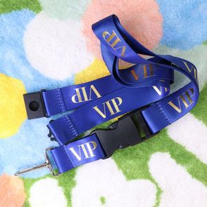 Lanière personnalisée en polyester souple avec boucle de sécurité promotionnelle, impression dorée sur mesure du logo - Product Image 1