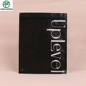 Sac en plastique personnalisé noir à fermeture éclair sur 3 côtés pour l'emballage des chaussettes/emballage des vêtements/emballage des sous-vêtements - Product Image 1