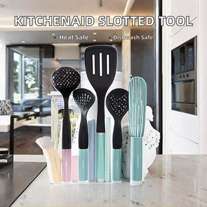 <span class=keywords><strong>Spatule</strong></span> à fentes classique <span class=keywords><strong>KitchenAid</strong></span> en nylon résistant à la chaleur, compatible lave-vaisselle, sans danger pour les ustensiles de cuisson antiadhésifs (Aqua Sky) - Product Image 2